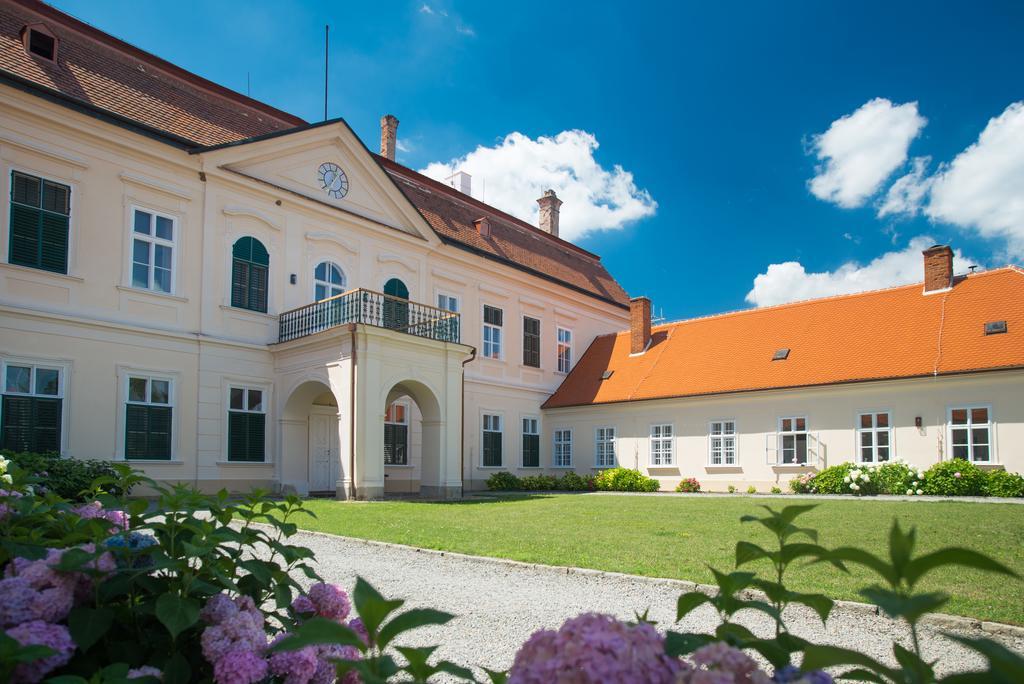 Zámek Dukovany Hotel Exterior foto